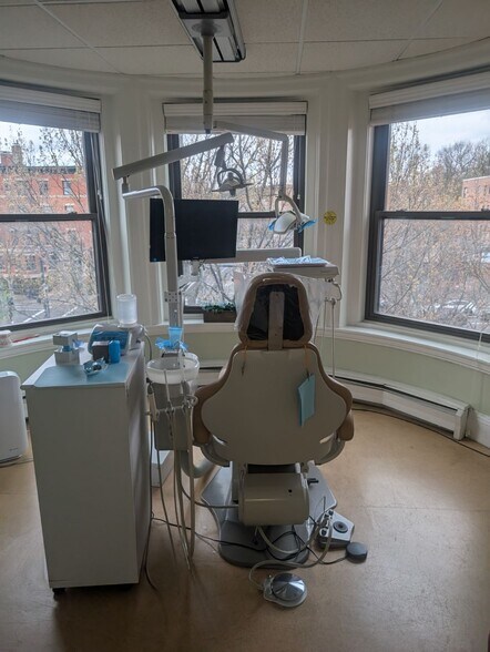 More Photos Of 1051 Beacon St, Brookline Medical For Sale