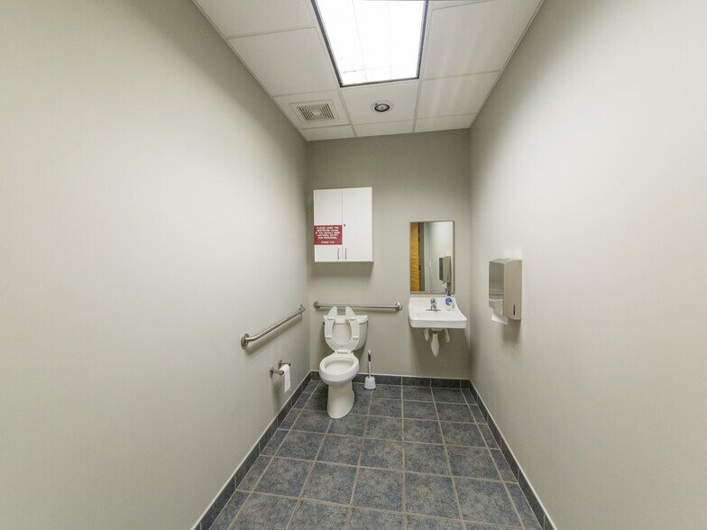 More Photos Of 900A Centrepark Dr, Asheville Medical For Sale