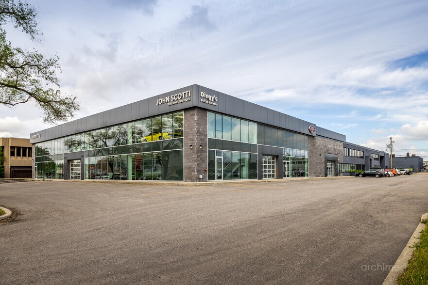 More Photos Of 4475-4477 Boul. Métropolitain E., Saint-leonard General Retail For Sale