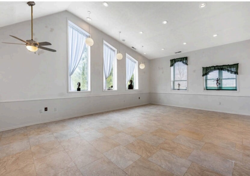 More Photos Of 6000 Sycamore Woods Blvd, Dayton Office For Sale