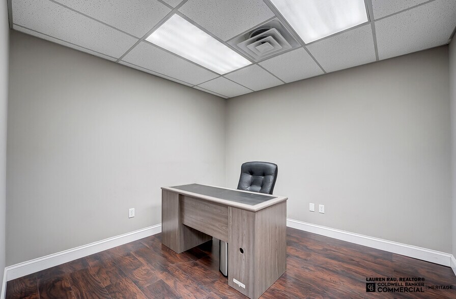 More Photos Of 400-460 Fame Rd, Dayton Light Distribution For Lease