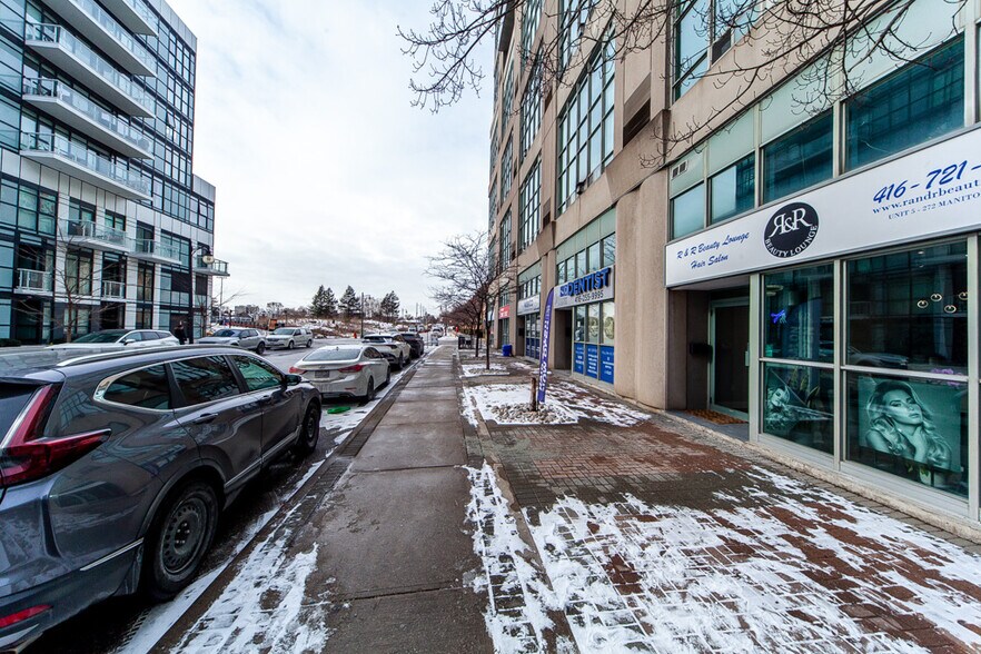 More Photos Of 250-300 Manitoba St, Toronto Apartments For Sale