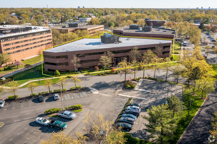 More Photos Of 2045 Lincoln Hwy, Edison Office For Lease