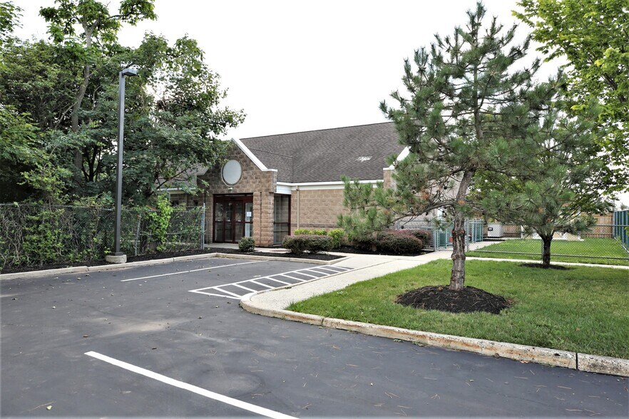 More Photos Of 60 Millstone Rd, Somerset Light Distribution For Lease