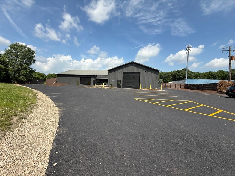 More Photos Of 15062 Archer Ave, Lockport Warehouse For Lease