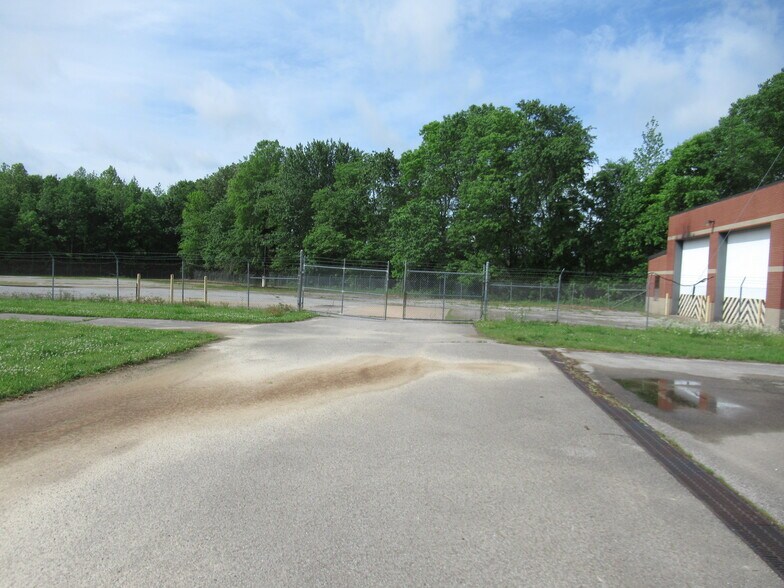 More Photos Of 6525 Highway 22, Dresden Specialty For Sale