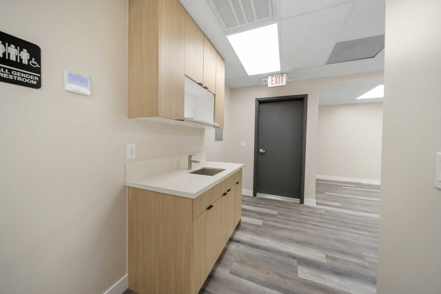 More Photos Of 465 E Palmdale Blvd, Palmdale Loft Creative Space For Lease