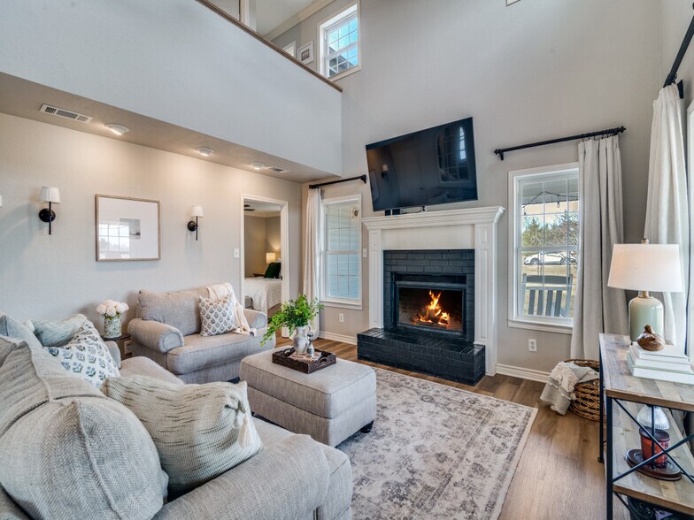 More Photos Of 1840 County Road 4309 N, Greenville Flex For Sale