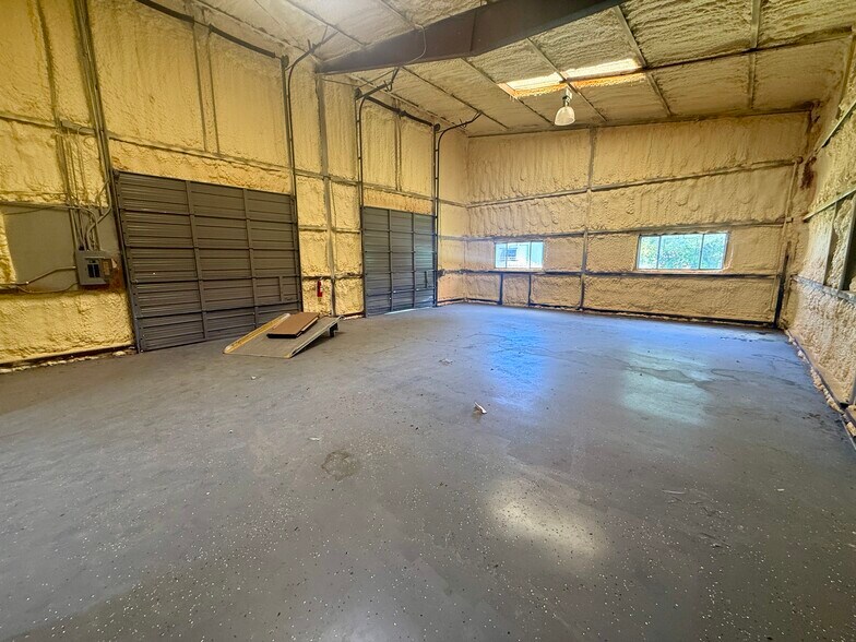 More Photos Of 2005 Tile Factory Rd, Palestine Manufacturing For Lease