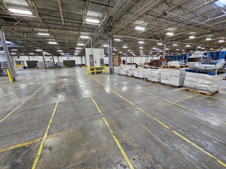 More Photos Of 100 Centre Dr, Orchard Park Warehouse For Lease