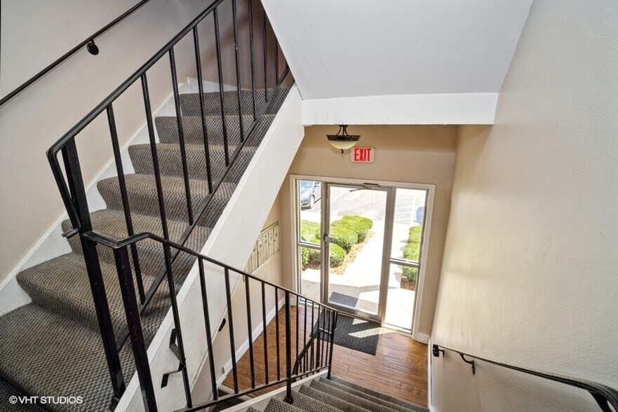 More Photos Of 1747 W Chariot Ct, Mount Prospect Apartments For Sale