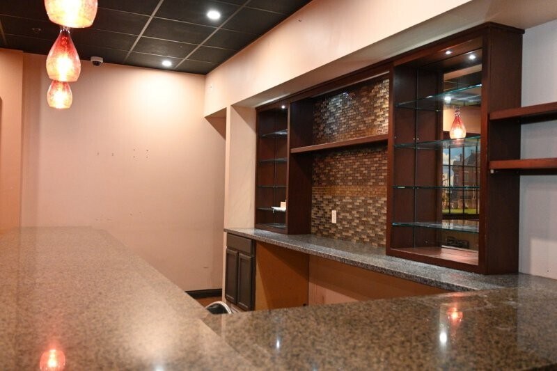 More Photos Of 517 S 4th St, Springfield General Retail For Sale