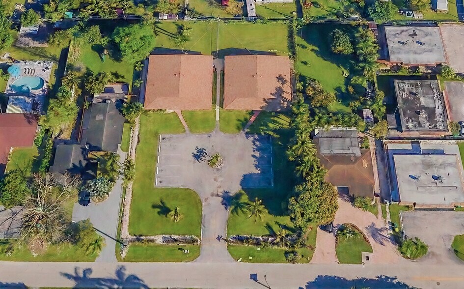 More Photos Of 4063-4065 SW 51st St, Fort Lauderdale Apartments For Sale