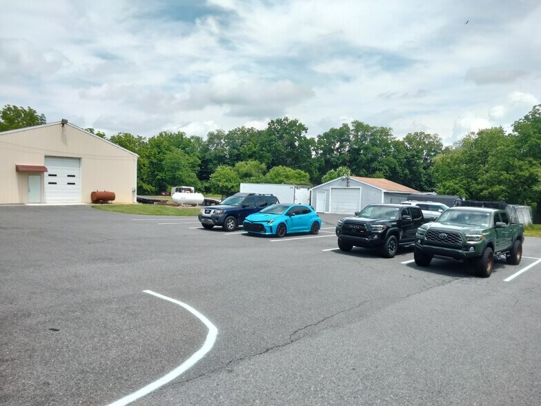 More Photos Of 1486 Rt 100, N. Coventry Twp, Chesco, Pottstown Storefront Retail Office For Sale