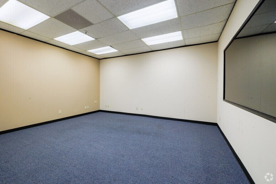 More Photos Of 8700 N Stemmons Fwy, Dallas Office For Sale