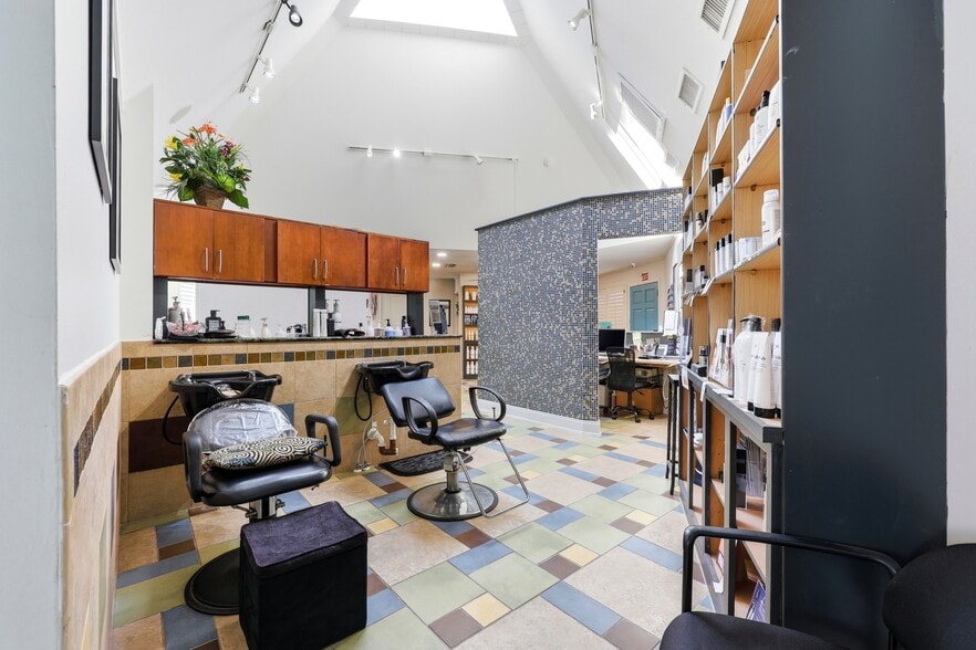 More Photos Of 3683 Crown Point Rd, Jacksonville Storefront Retail Office For Sale