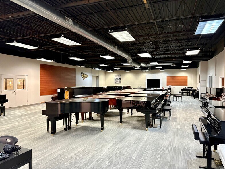 More Photos Of 2135 Industrial Pky, Elkhart Manufacturing For Sale