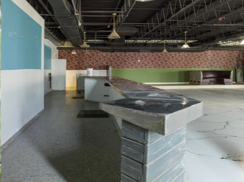 More Photos Of 2415 W Peterson Ave, Chicago Restaurant For Lease