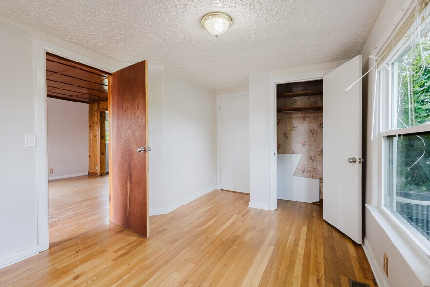 More Photos Of , Lexington Specialty For Sale