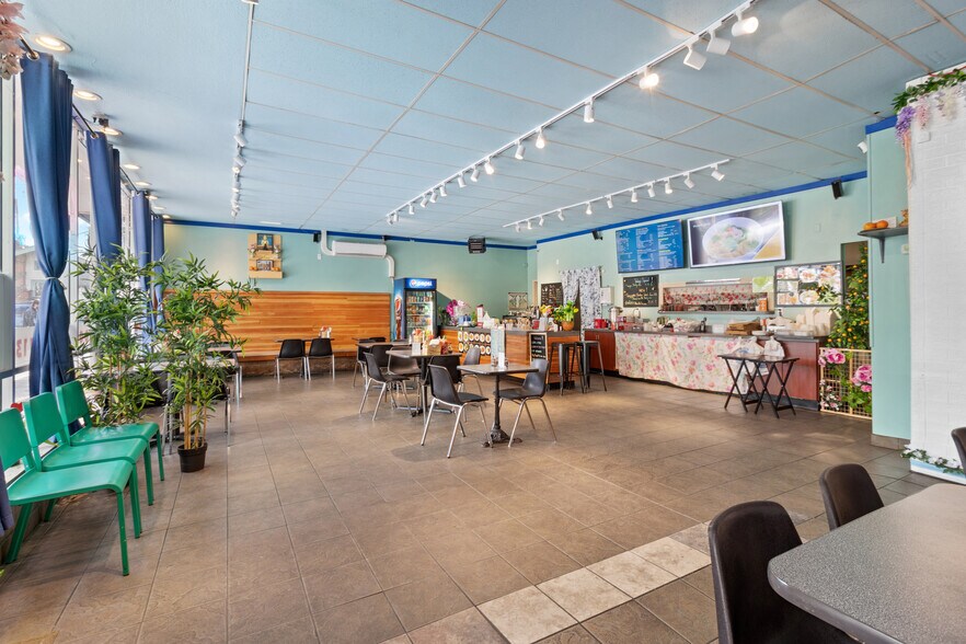 More Photos Of 4434 NE Sandy Blvd, Portland Freestanding For Sale