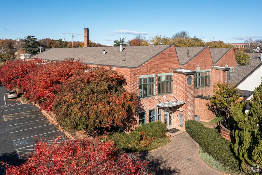 More Photos Of 701 Kenmore Ave, Fredericksburg Office For Lease