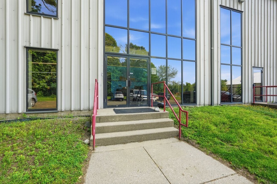 More Photos Of 665 Amherst Rd, Sunderland Research And Development For Sale