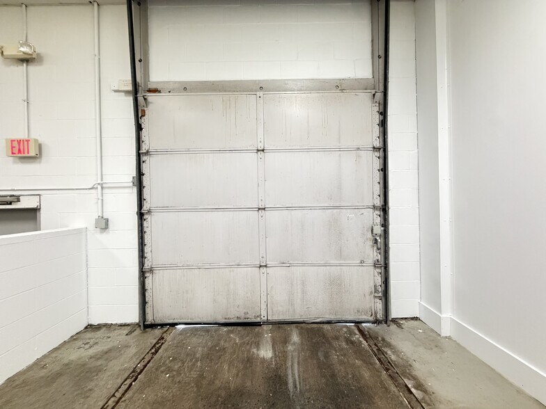 More Photos Of 4 Pin Oak Dr, Branford Research And Development For Lease