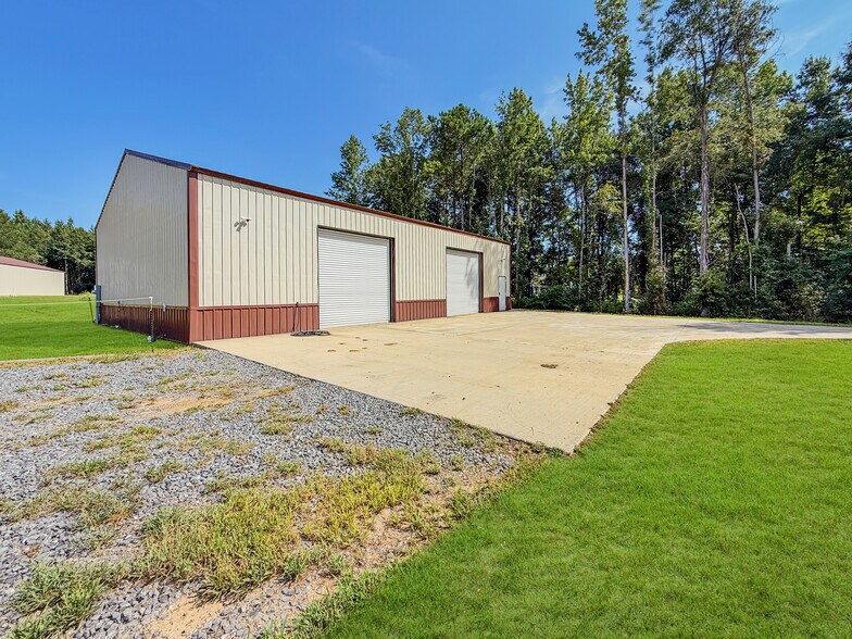 More Photos Of 20099 Sherman Rd, Northport Industrial For Lease