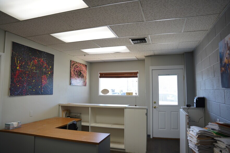 More Photos Of 1233 W Glenoaks Blvd, Glendale General Retail For Sale