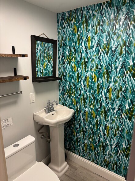 More Photos Of 511 Humphrey St, Swampscott Medical For Lease