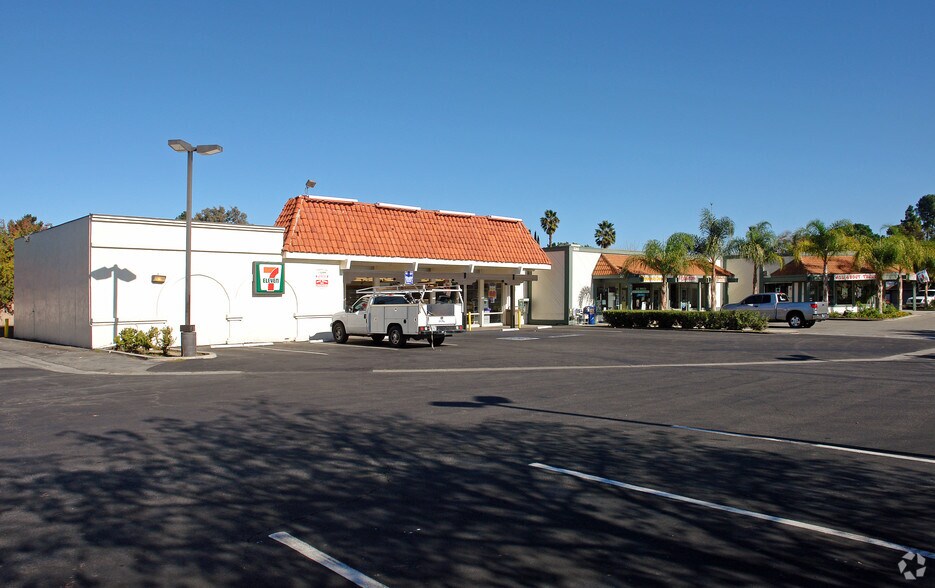 More Photos Of 3301-3309 W Kimber Dr, Newbury Park Freestanding For Lease