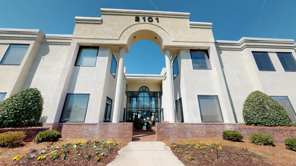 More Photos Of 2101 N Sardis Rd, Charlotte Office For Sale