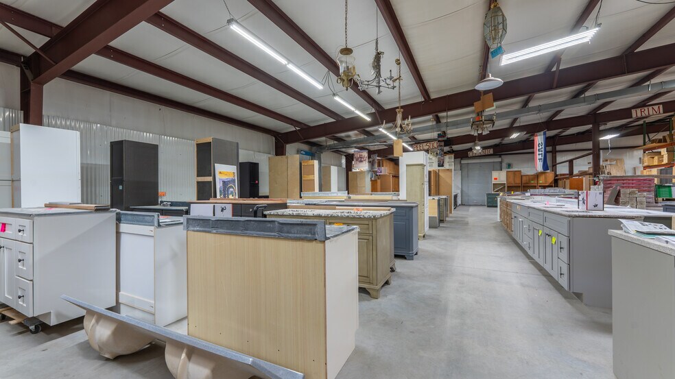 More Photos Of 19850 Houston Rd, Lebanon Showroom For Sale
