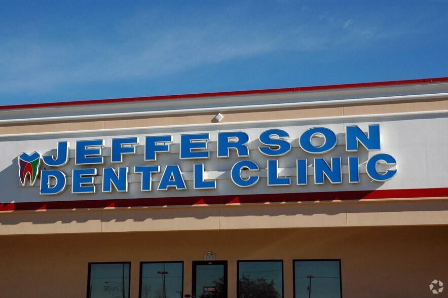 More Photos Of 5334 Ross Ave, Dallas General Retail For Lease