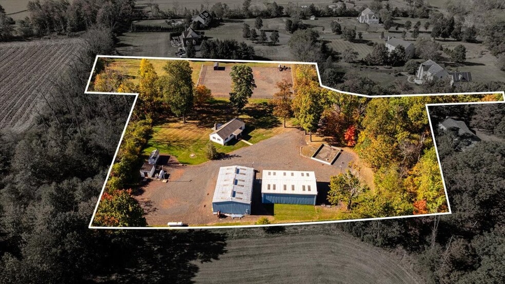 Primary Photo Of 563 Deep Run Rd, Perkasie Contractor Storage Yard For Sale