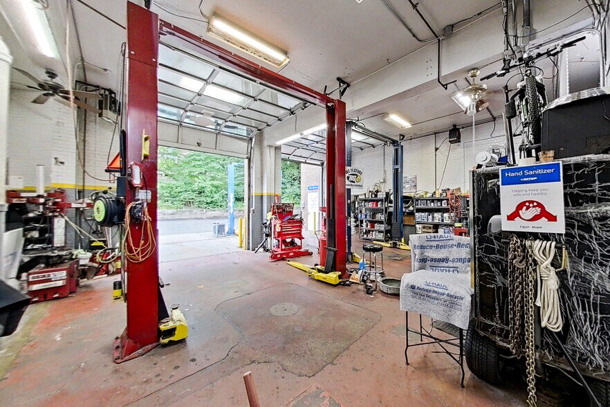 More Photos Of 11410 N Shore Dr, Reston Service Station For Sale