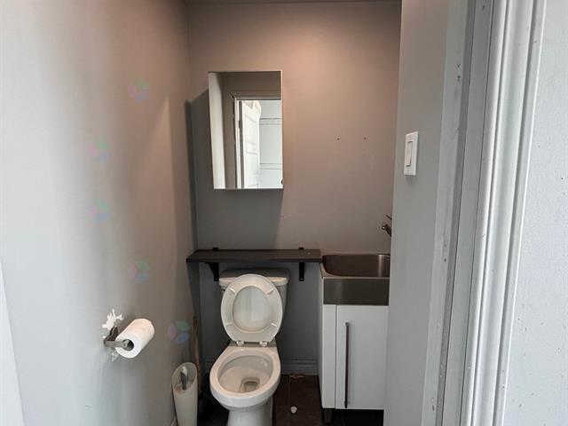 More Photos Of 11560 Boul de la Rivière-des-Prairies, Montréal Flex For Lease