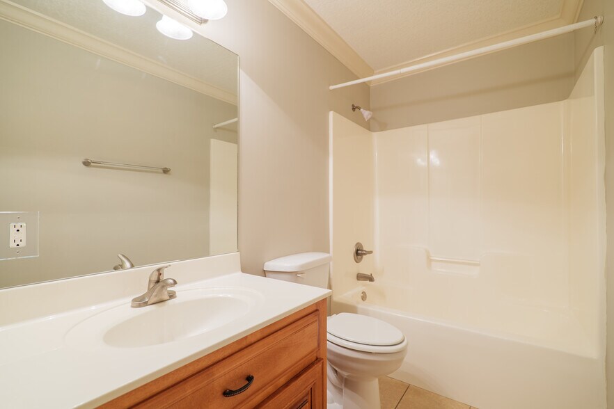 More Photos Of 3400 N Barack Obama Blvd, Valdosta Apartments For Sale