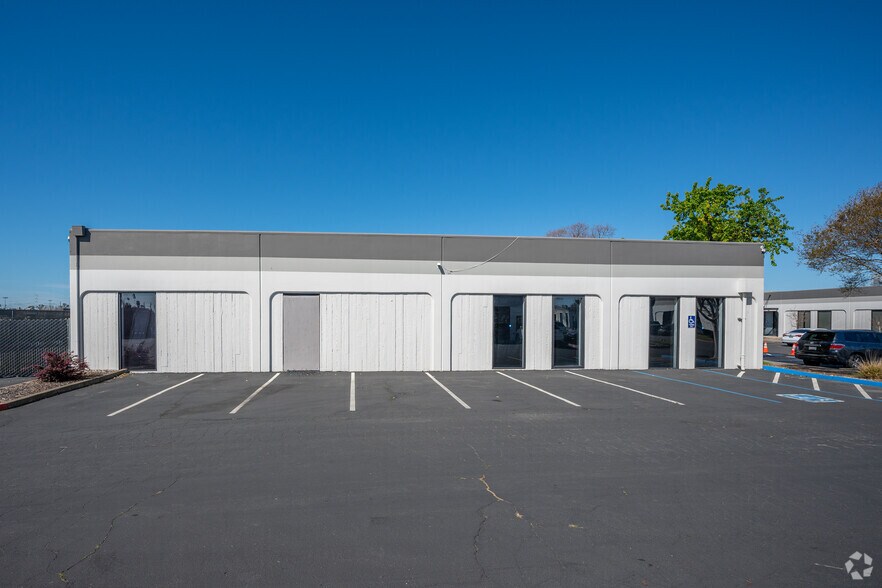 More Photos Of 7000 Franklin Blvd, Sacramento Distribution For Lease