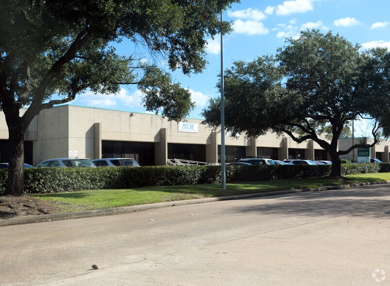 More Photos Of 6630 Roxburgh Dr, Houston Warehouse For Lease