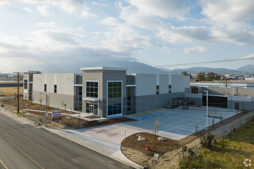 More Photos Of 1110 W Baseline Rd, Rialto Warehouse For Lease