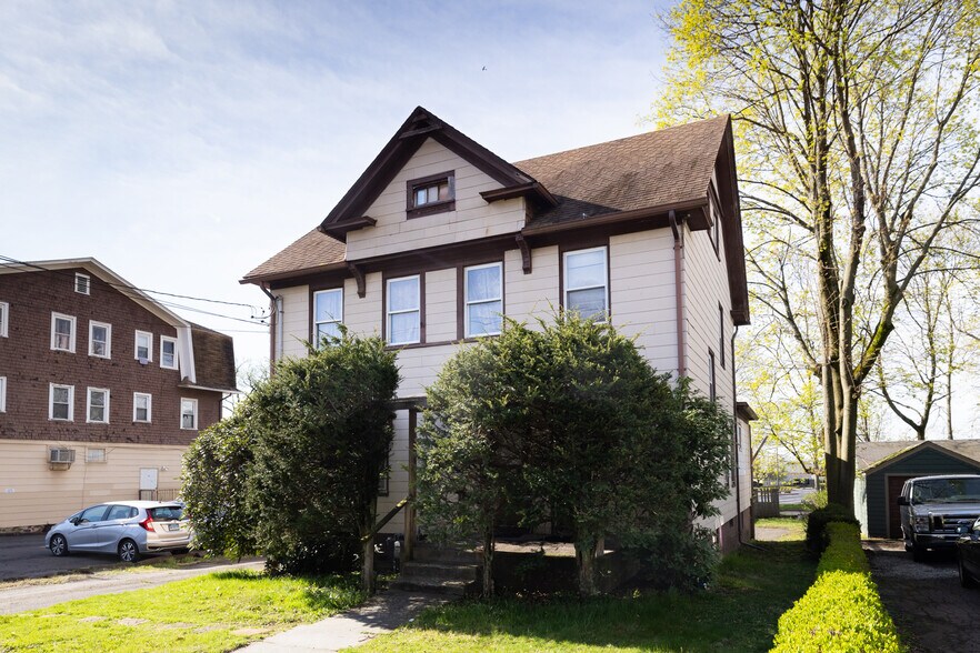 More Photos Of 584 W Main St, Meriden Storefront Retail Residential For Sale