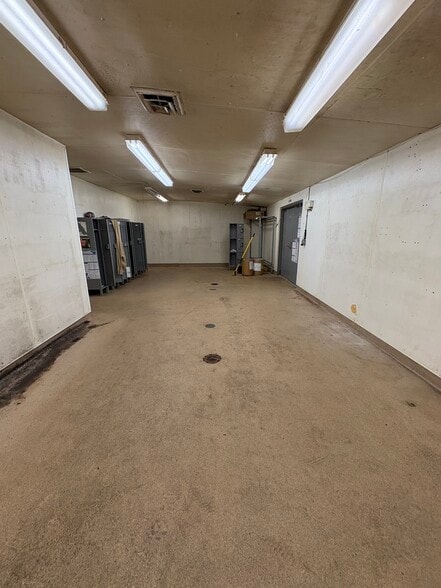 More Photos Of 810 Deal St, Highland Industrial For Sale