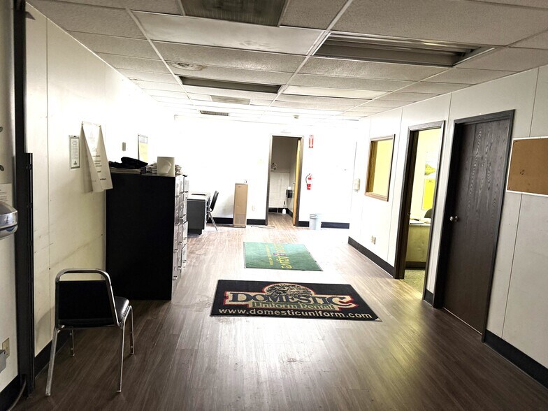 More Photos Of 2080-2090 Fairwood Ave, Columbus Warehouse For Lease