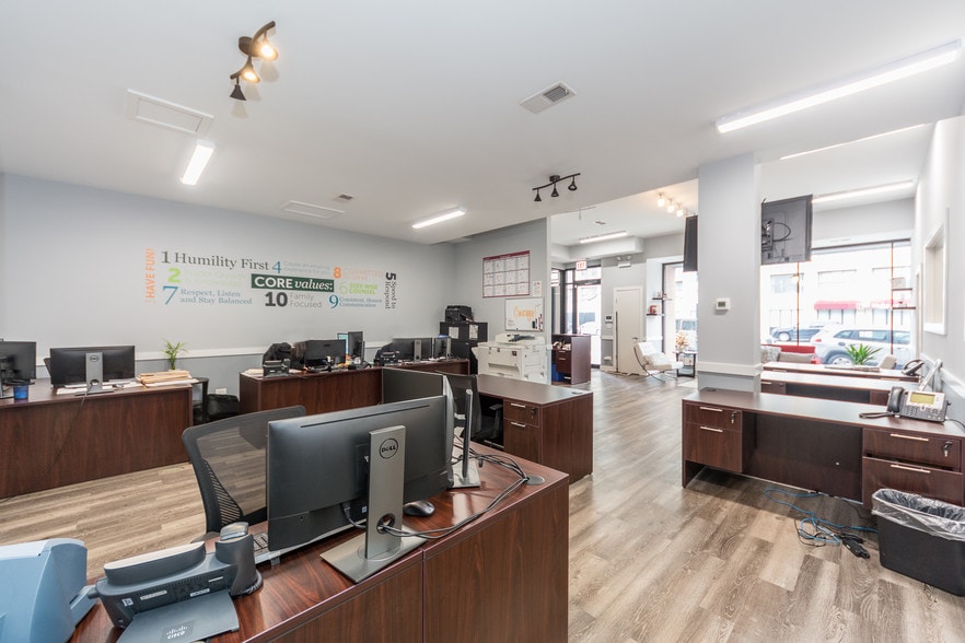 More Photos Of 1510 W Division St, Chicago Apartments For Lease