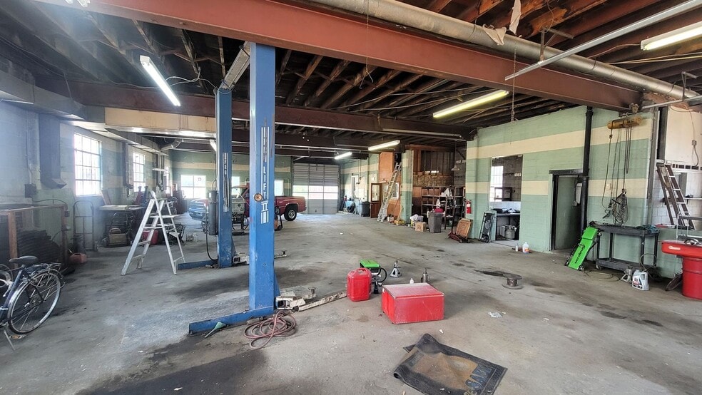More Photos Of 4 S Washington Ave, Greenville Auto Repair For Sale