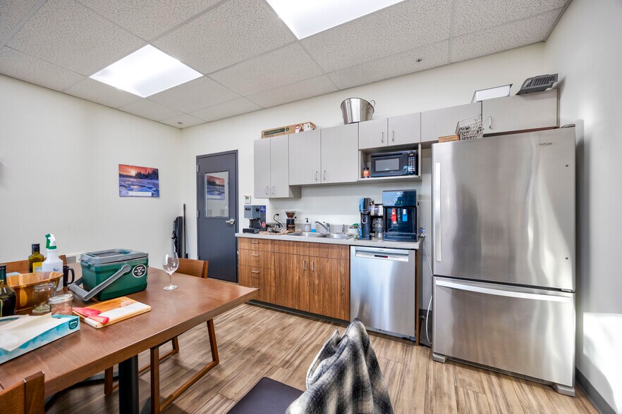 More Photos Of 8060 Keene Rd, West Richland Manufacturing For Sale
