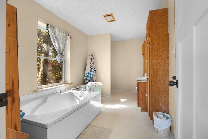 More Photos Of 122 Ouachita River Haven Rd, Pencil Bluff Hotel For Sale