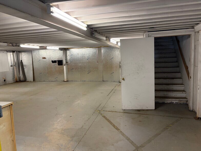 More Photos Of 6100 Conveyor Dr, Burleson Warehouse For Lease