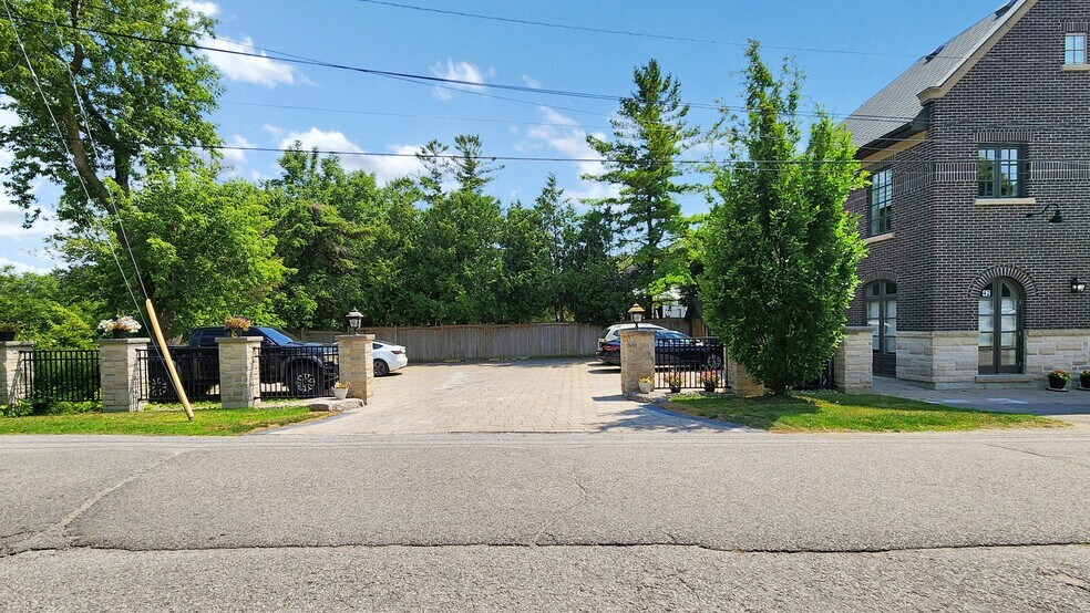 More Photos Of 42 Somerville St, Whitchurch-Stouffville Specialty For Sale